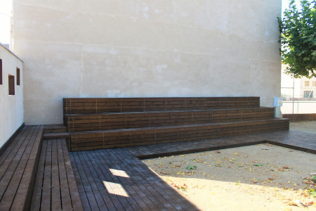 grades de fusta per l'escola